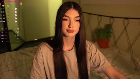 Leila online show from December 13, 4:49 pm