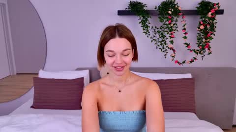 LeilaLawson online show from February 12, 7:44 am