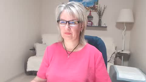 Leila Kinky online show from July 6, 5:15 am