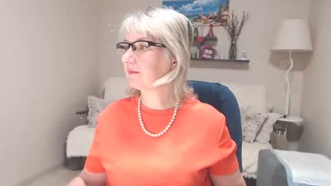 Leila Kinky online show from July 26, 6:00 am