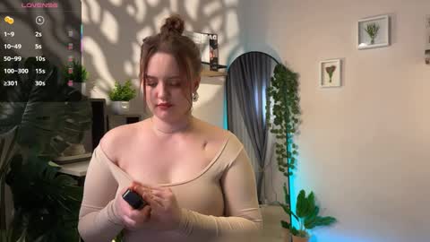 Lela online show from April 3, 9:33 pm