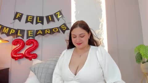 Snapshot of lena_jhons chatting on October 22, 8:54 pm lena_jhons online show from October 22, 8:54 pm