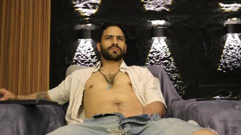 Leo  Diaz online show from June 1, 12:01 am