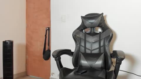 Leo Jones online show from December 2, 12:31 am