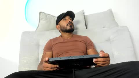 leo  online show from June 25, 1:16 pm