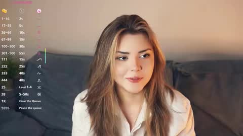 Mia online show from December 17, 8:32 am