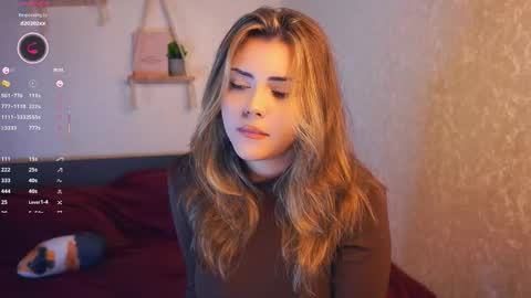 Mia online show from December 16, 8:31 am