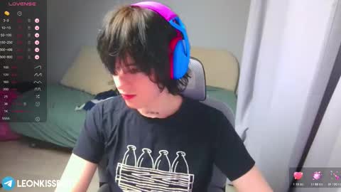 leonkissboy online show from March 18, 5:30 pm