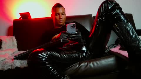 Lenardo jaramillo online show from February 8, 9:24 am