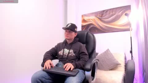 Leo  online show from November 25, 4:00 am