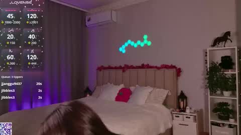 Nicole Moore online show from October 11, 2:32 pm