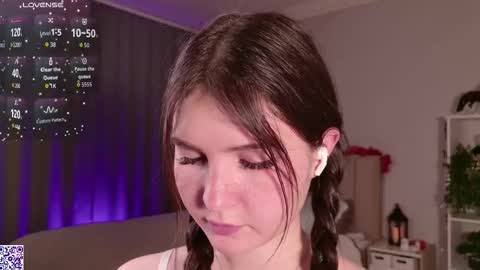 Nicole Moore online show from October 5, 2:35 pm