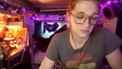 Snapshot of lesleygumgrass chatting on September 22, 12:20 pm LesleyGumGrass- The Boring Trans girl online show from September 22, 12:20 pm
