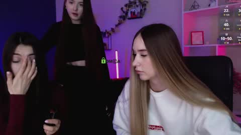 leslie_bird online show from March 19, 9:48 am