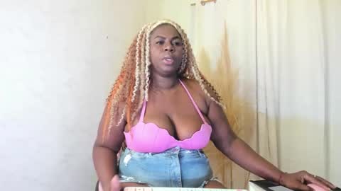 lesliee_brownn online show from February 19, 9:08 am