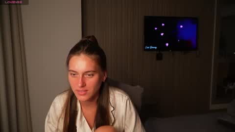 LeslieKorfs online show from June 26, 10:59 pm