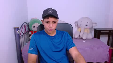 Snapshot of levii_7 chatting on October 6, 10:49 pm      0600AM-1200PM - online show from October 6, 10:49 pm