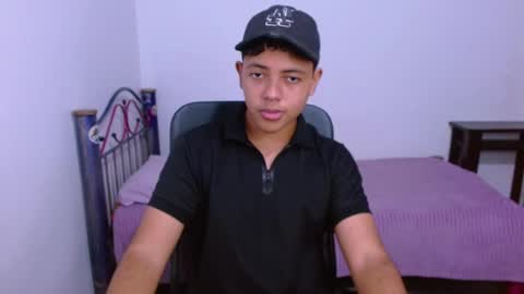 Snapshot of levii_7 chatting on October 5, 10:39 pm      0600AM-1200PM - online show from October 5, 10:39 pm