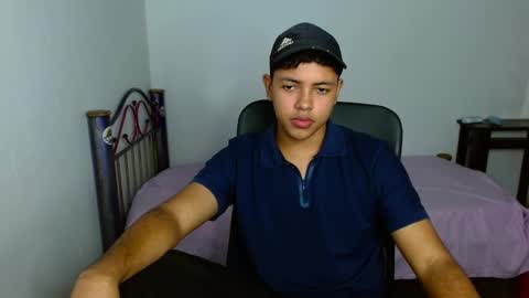 Snapshot of levii_7 chatting on September 17, 10:35 pm      0600AM-1200PM - online show from September 17, 10:35 pm