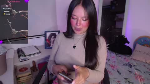 Lexie Thompson   8pm  0000am -5 online show from January 14, 12:18 am