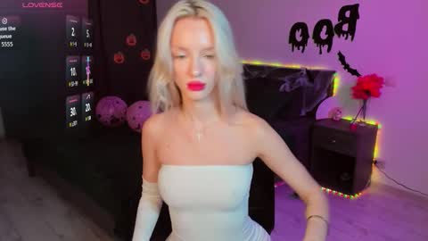 Snapshot of lexieblonde chatting on October 21, 5:05 pm lexieblonde online show from October 21, 5:05 pm