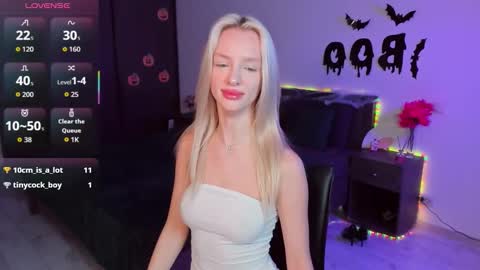 Snapshot of lexieblonde chatting on October 24, 7:09 am lexieblonde online show from October 24, 7:09 am