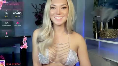 lexiesmith_ online show from March 1, 4:15 am