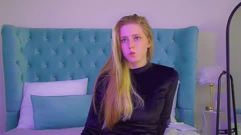 Snapshot of lexireadway chatting on September 10, 1:45 pm Lexi online show from September 10, 1:45 pm