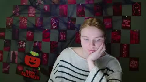 Leyla online show from October 31, 8:04 am