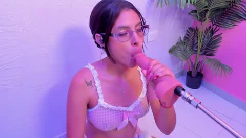 lia_owenss online show from May 24, 8:04 pm