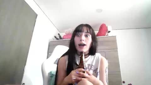 Snapshot of lia_queen610 chatting on October 5, 9:00 pm Little Queen Lia online show from October 5, 9:00 pm