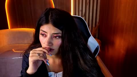 Online 1400 - 2100 online show from April 2, 2:41 am