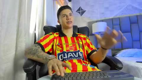 Snapshot of liaamsmiith_ chatting on October 21, 12:32 pm Liam Smith online show from October 21, 12:32 pm