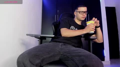 Liam online show from March 19, 1:00 am