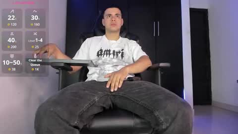 Liam online show from March 9, 9:41 pm