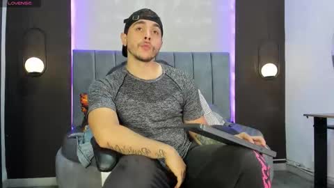 Liam online show from November 12, 8:33 pm