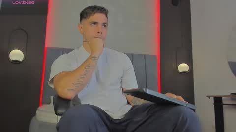 Liam online show from March 25, 8:04 pm