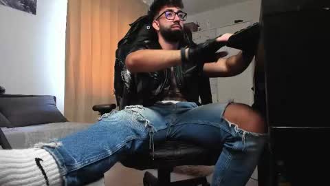 Liam online show from February 8, 9:57 am