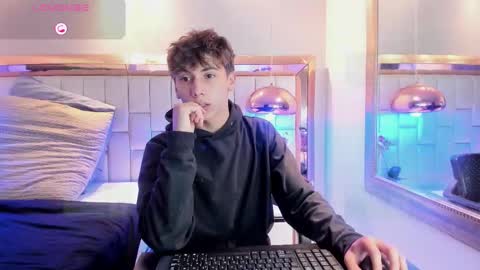 liaml_18_ online show from November 24, 9:24 pm