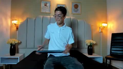 lianferrer_ online show from August 8, 11:31 am