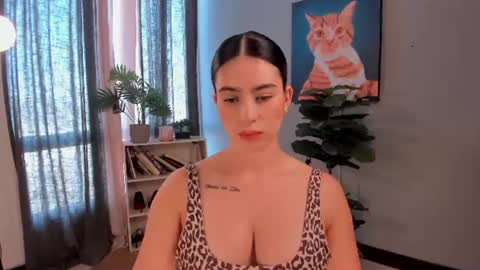 Lia online show from August 4, 1:07 pm