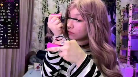 Snapshot of libbynading chatting on October 4, 7:11 pm Lola online show from October 4, 7:11 pm