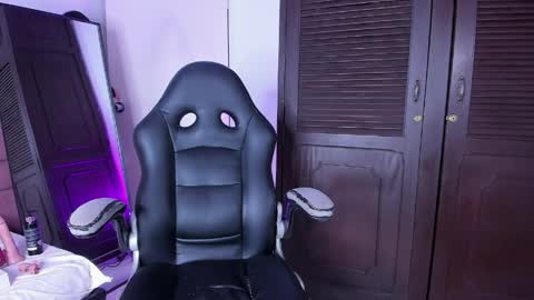 liilithstone online show from March 28, 2:13 am