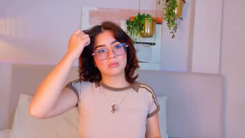liilylopez online show from June 1, 11:33 am