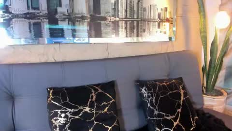 Liilyrose online show from June 18, 2:33 pm