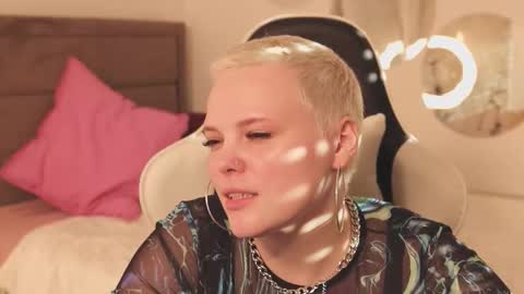 likaaberry online show from February 28, 2:21 pm