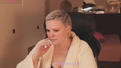 likaaberry online show from November 27, 2:14 pm