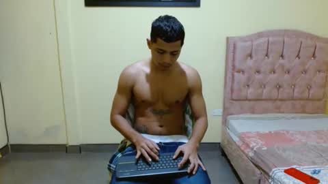 lil_condor_baby online show from November 19, 3:06 am
