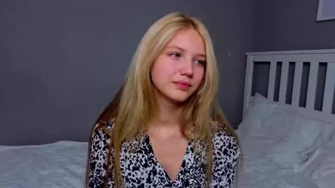 Emma online show from October 25, 2:17 pm