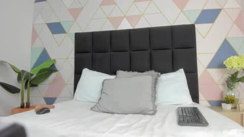 L I L A online show from January 14, 5:59 am